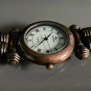 Cenere Quartz Retro Copper Chain Bracelet Watch Vintage Cenere Rhinestone Clamper Bracelet Watch: 18K Gold  main image 4